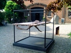 Kunststein, Stahl, 2005, 245 x 160 x 160 cm